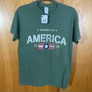 NWT, Gildan, America T-shirt, Size Small! Green